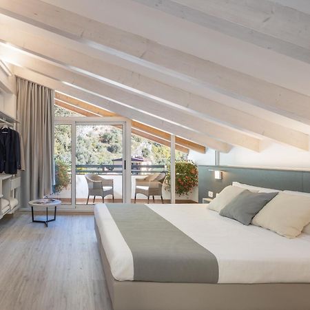 Hotel Continental - TonelliHotels Torbole Sul Garda Esterno foto