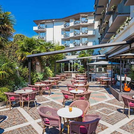Hotel Continental - TonelliHotels Torbole Sul Garda Esterno foto