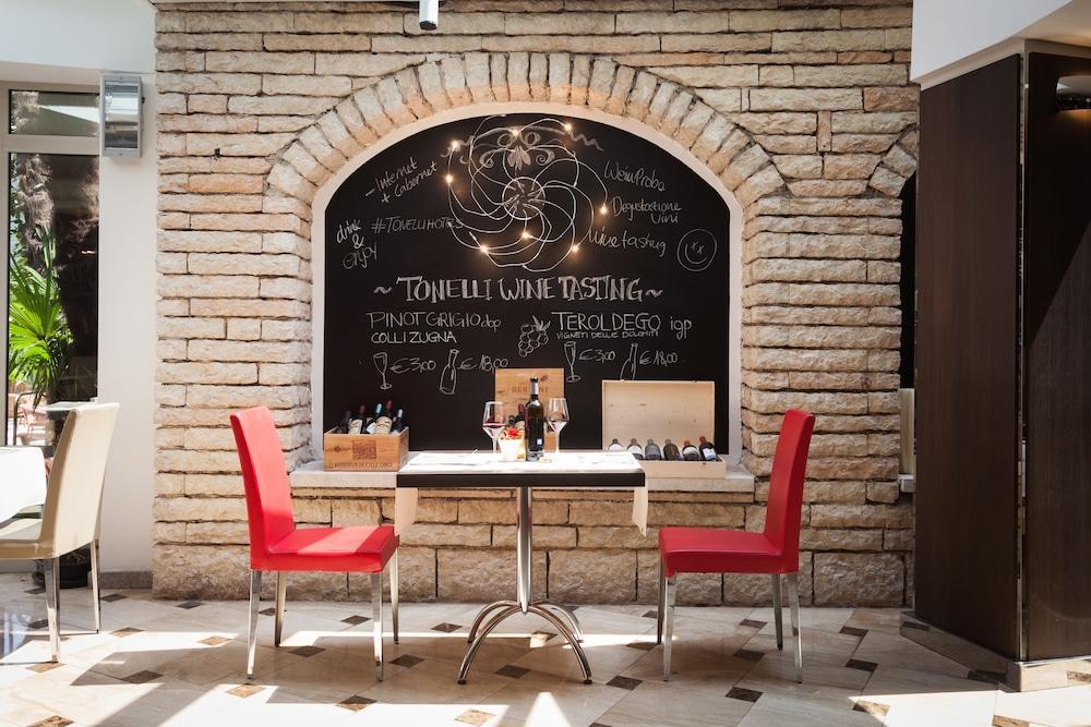 Hotel Continental - TonelliHotels Torbole Sul Garda Esterno foto