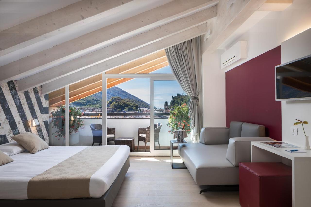 Hotel Continental - TonelliHotels Torbole Sul Garda Esterno foto