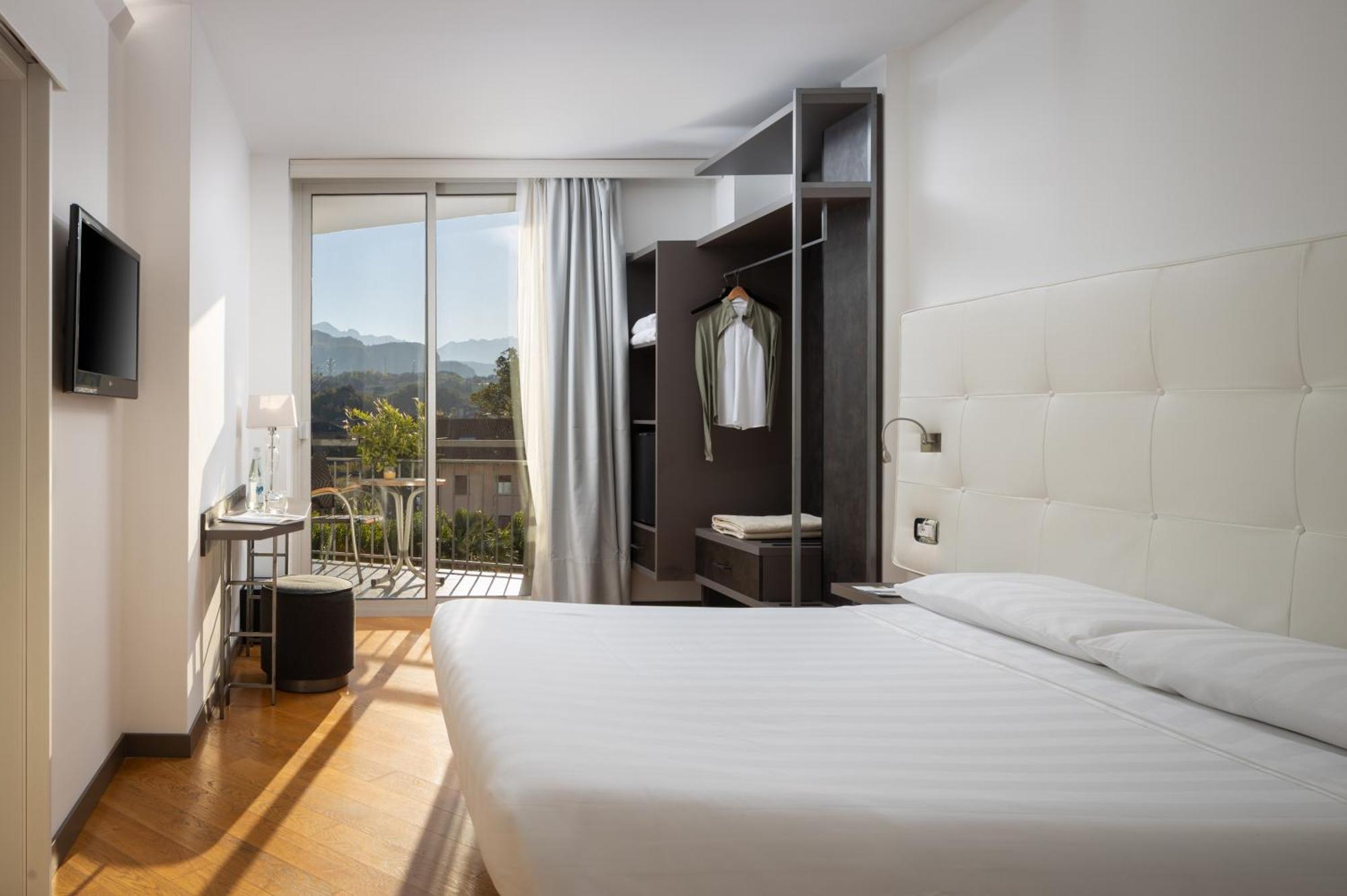 Hotel Continental - TonelliHotels Torbole Sul Garda Esterno foto