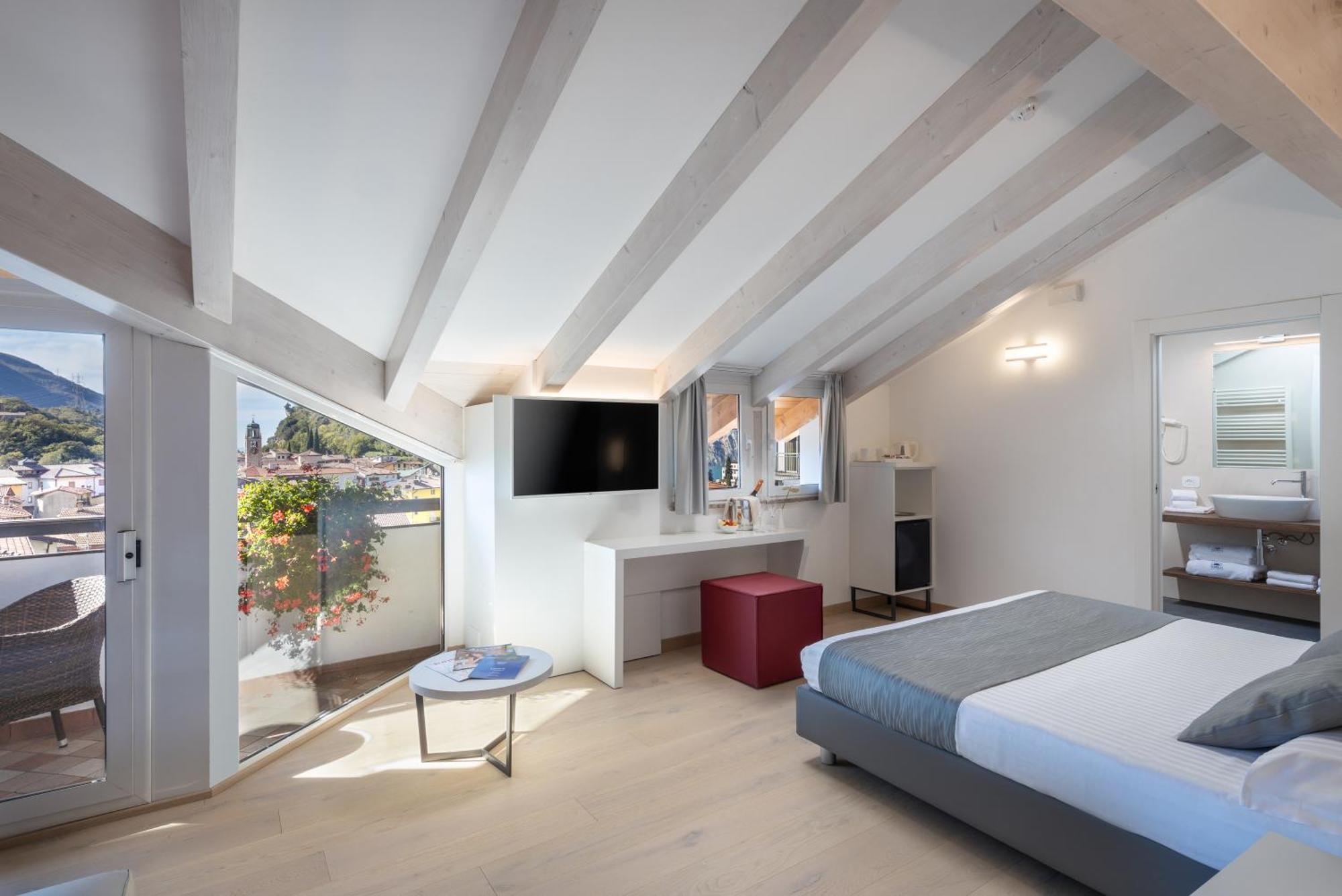 Hotel Continental - TonelliHotels Torbole Sul Garda Camera foto