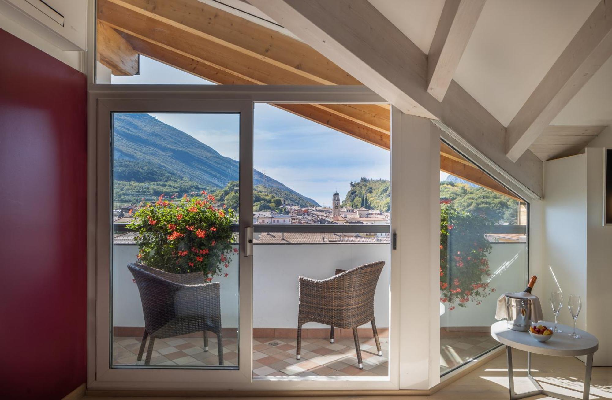 Hotel Continental - TonelliHotels Torbole Sul Garda Camera foto