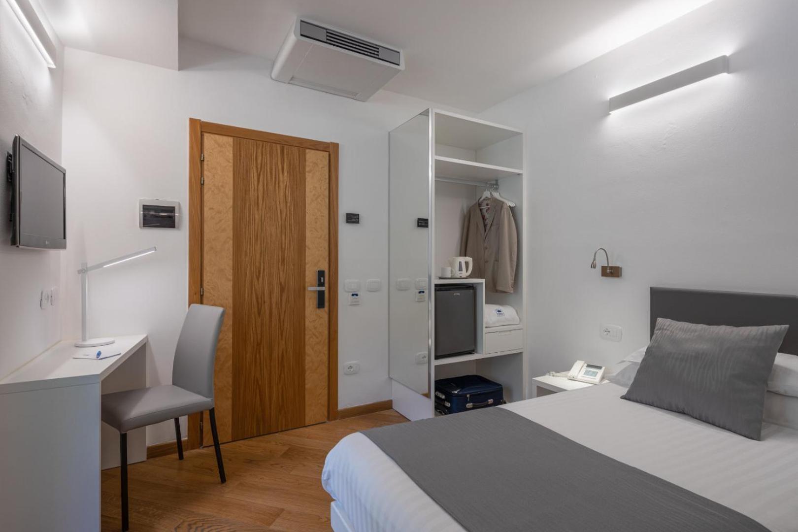 Hotel Continental - TonelliHotels Torbole Sul Garda Esterno foto