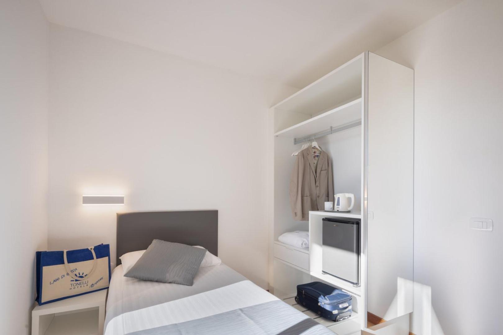 Hotel Continental - TonelliHotels Torbole Sul Garda Esterno foto