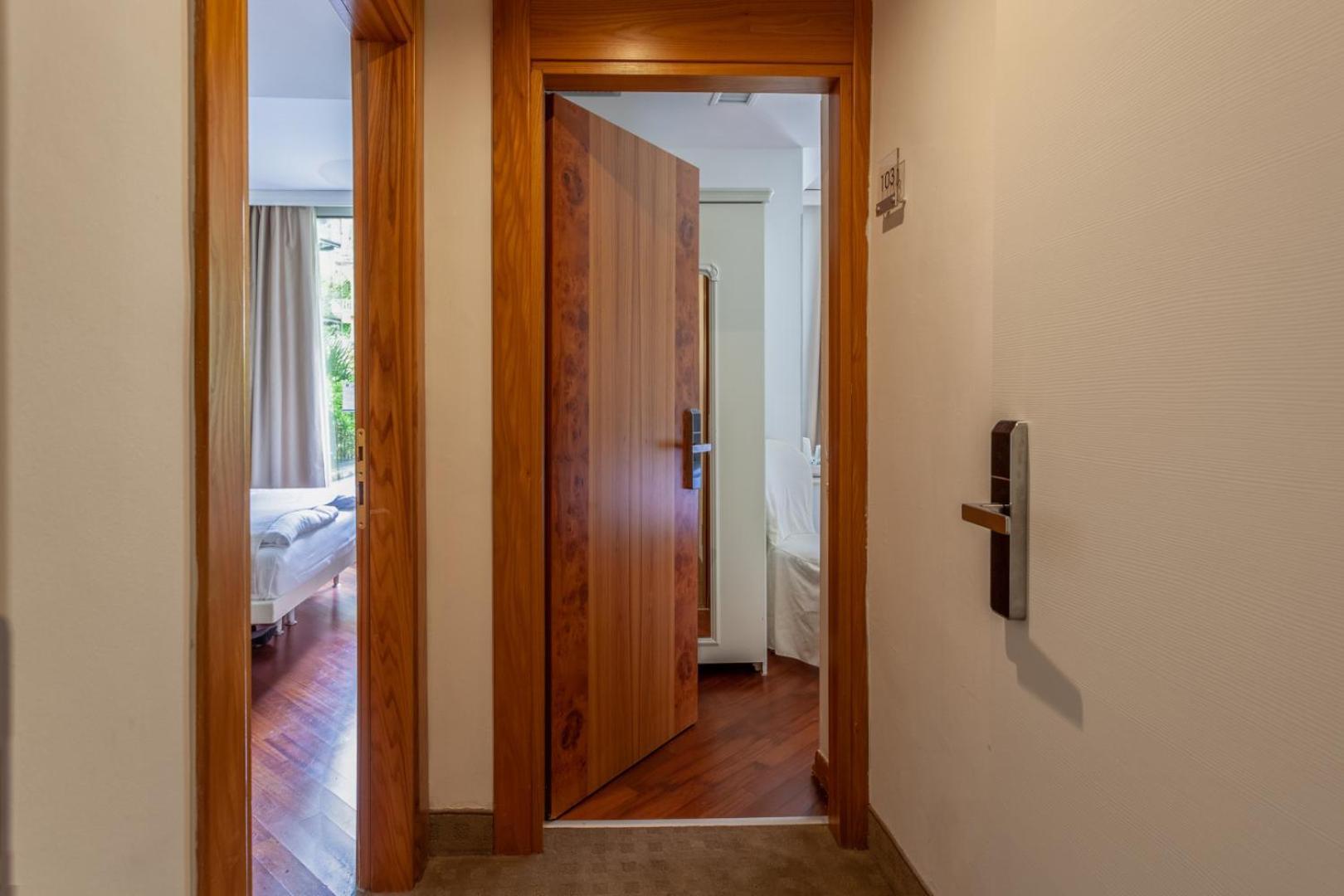 Hotel Continental - TonelliHotels Torbole Sul Garda Esterno foto