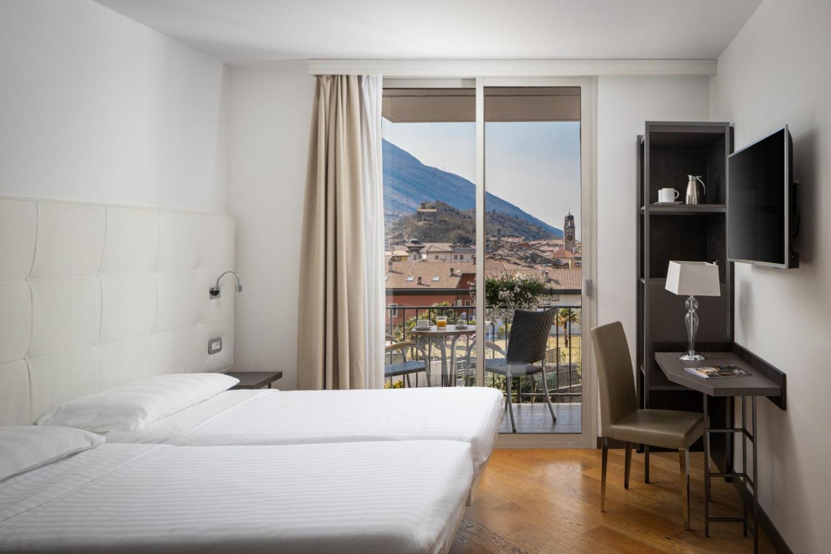 Hotel Continental - TonelliHotels Torbole Sul Garda Esterno foto