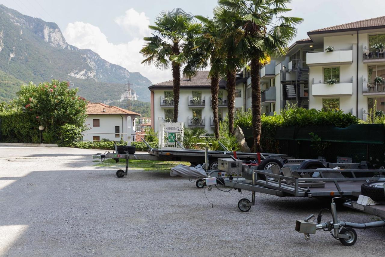 Hotel Continental - TonelliHotels Torbole Sul Garda Esterno foto